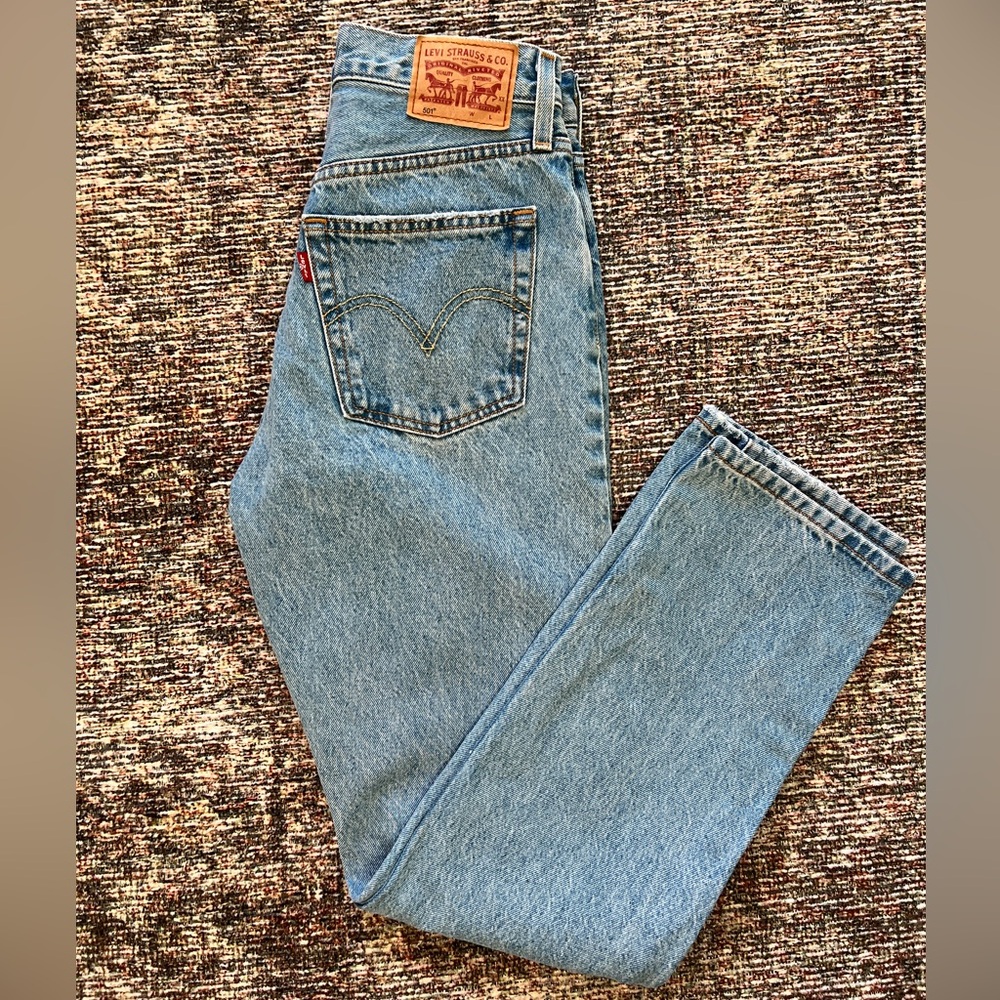 Levi's 501 High-Rise Straight-Leg Button fly Jeans 27